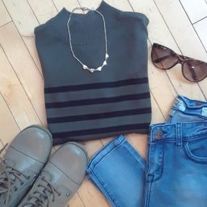 Nwt Harve Bernard Mock neck top